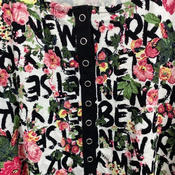 Torrid x Betsy Johnson Lightweight Ponte Snap Front Floral Top size 2X - Picture 6 of 8